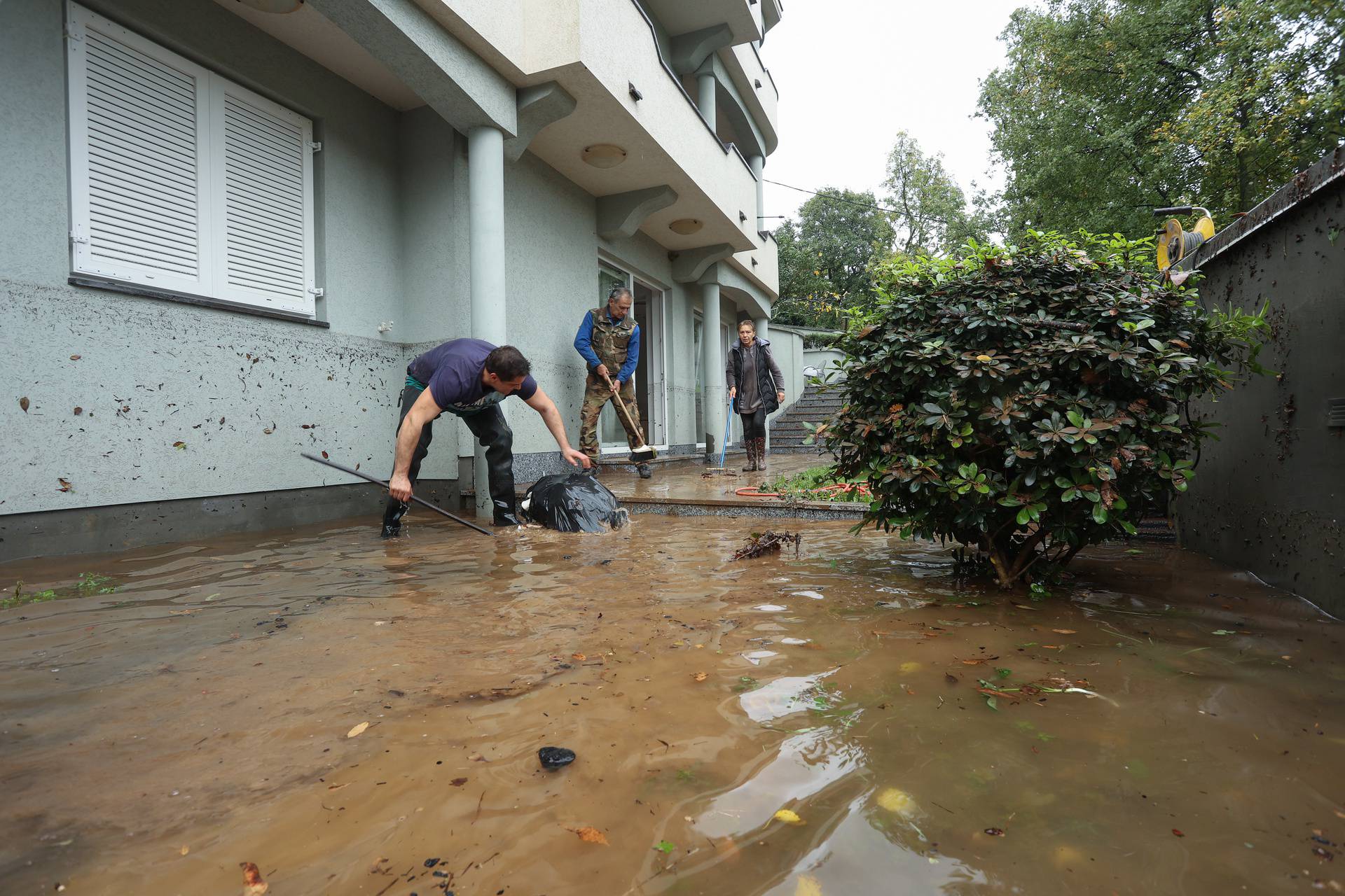 Potop u Novom Vinodolskom, građani čiste posljedice poplave 