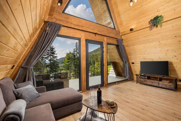 FOTO Gorska bajka u Hrvatskoj: Možete li zamisliti bolje mjesto za zimski bijeg od ljudi i stresa?