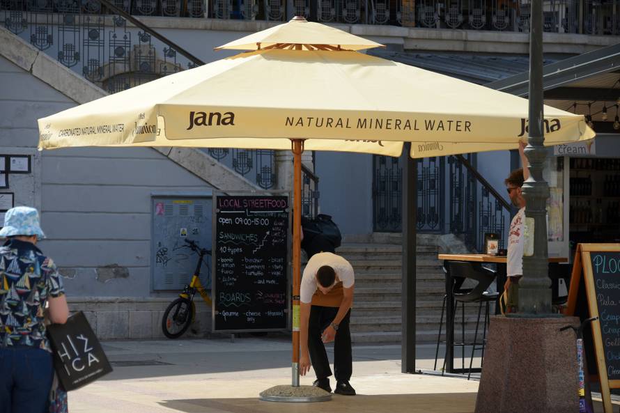 Pula: Toplotni val ispraznio pulske ulice