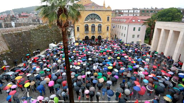 Splićani unatoč kiši izašli na ulice: Preuzmite odgovornost