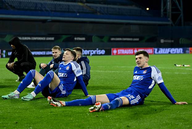 Zagreb: Slavlje igrača Dinama nakon 2:0 pobjede u prvom susuretu 1/8 finala UEFA Konferencijske lige protiv PAOK-a