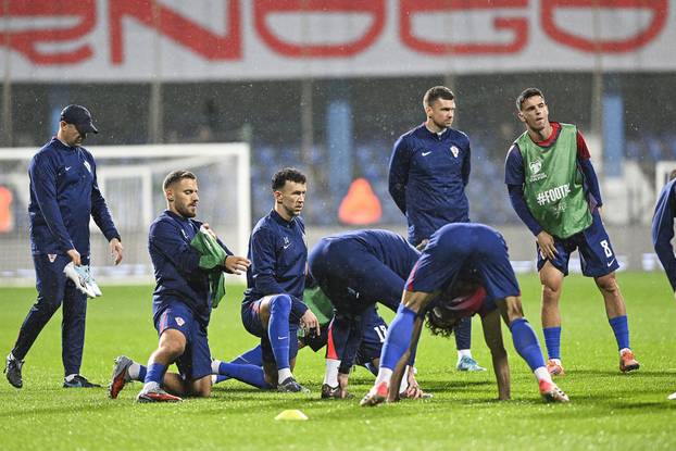 Podgorica: Zagrijavanje igrača prije početka utakmice Crna Gora - Hrvatska