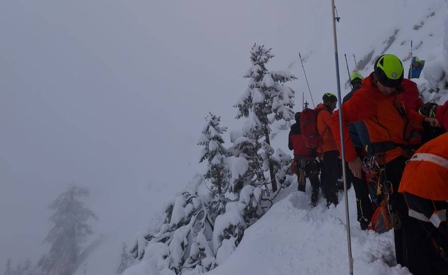 FOTO UŽASA 24sata na mjestu gdje je lavina zatrpala Hrvate!