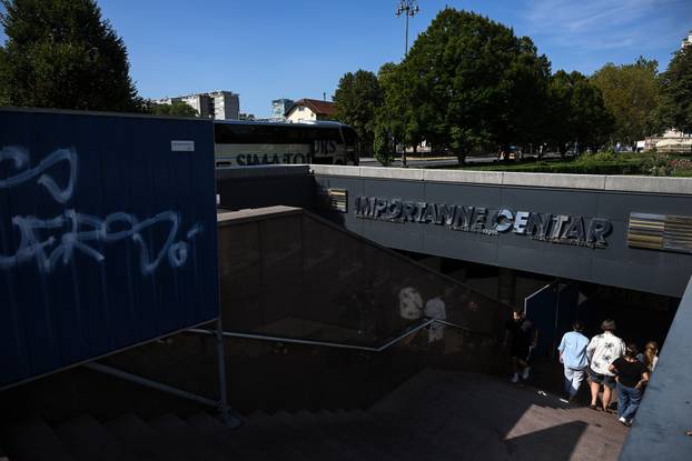 Zagreb:  Pokretne stepenice na ulazu u Importanne centar uskoro bi trebale biti u pogonu 