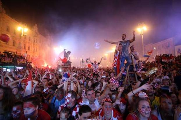 Zaprešić Boysi i Grdović satima pjevali iste pjesme, 'nabrijavali' navijače, a 'vatreni' nikako doći