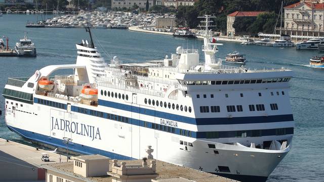 Krenula trajektna linija Dubrovnik - Bari, povezuje ih najveći brod u povijesti flote Jadrolinije 