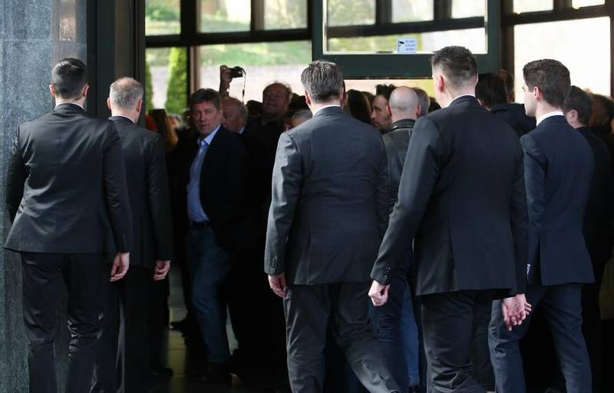 Ćiro plakao na sprovodu Relje Bašića: 'Svi smo ga voljeli...'