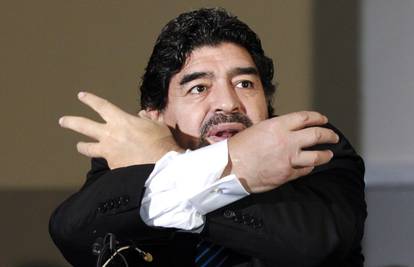 Diego Maradona napao je  Fifu: "Neka se odreknu nogometa"