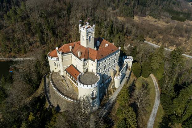 Dvorac Trakošćan i njegova okolica snimljeni iz zraka