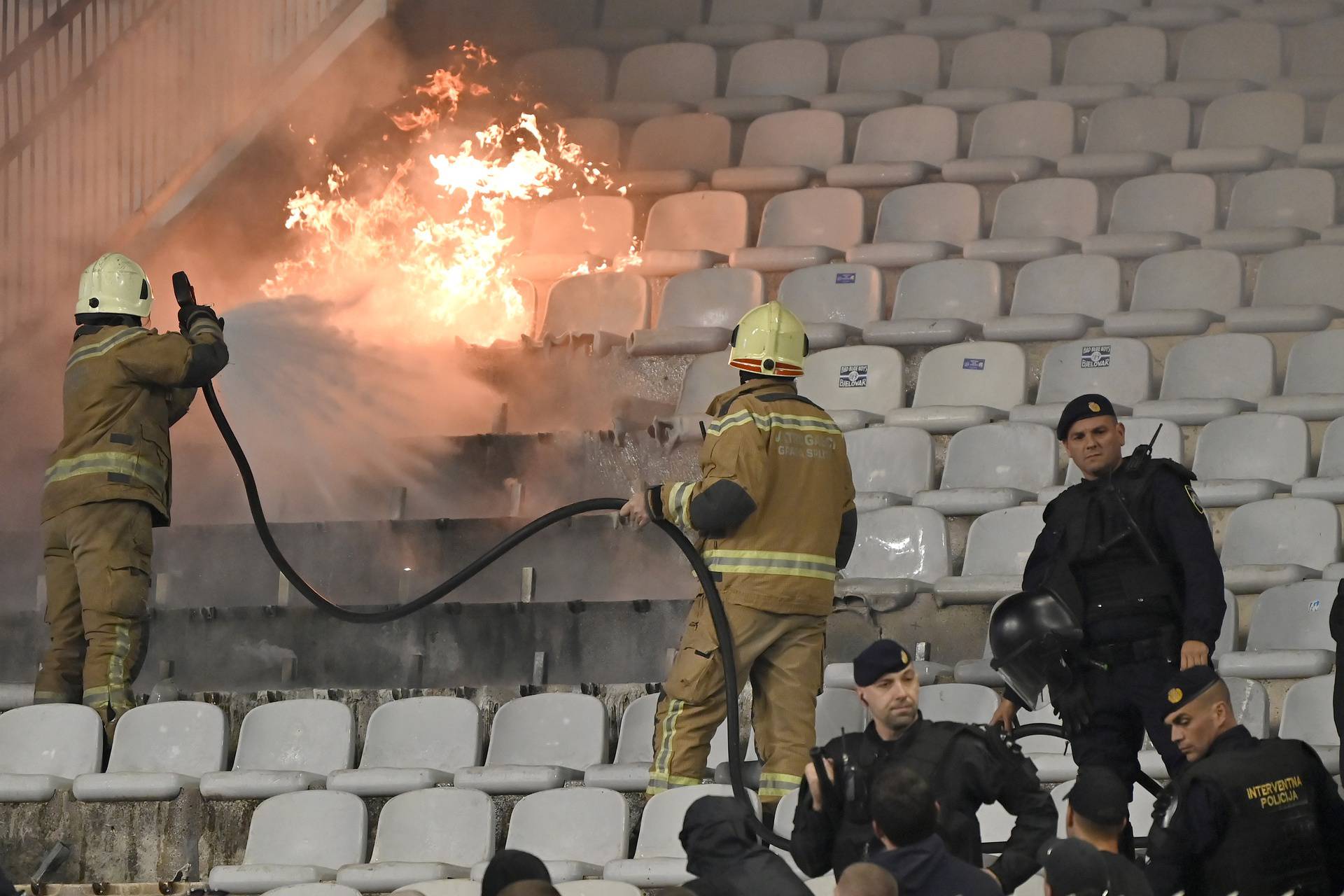 Split: Požar na tribini nakon utakmice Hajduka i Dinama