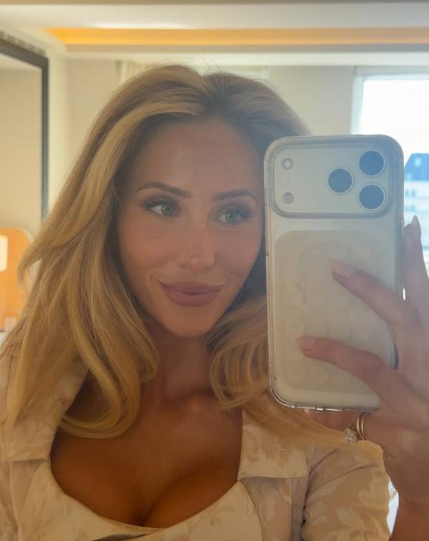 FOTO Nova ljubav na pomolu u Formuli 1? Aktualnog prvaka obgrlila fatalna influencerica