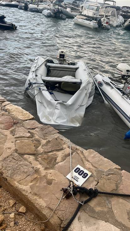 GALERIJA  Poplave u Zagrebu, u Istri vjetar rušio stabla, na Pagu olujno more razbijalo čamce