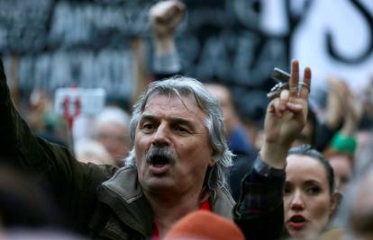 Prosvjedi u Slovačkoj: 'Dosta nam je Fica, želimo na izbore'
