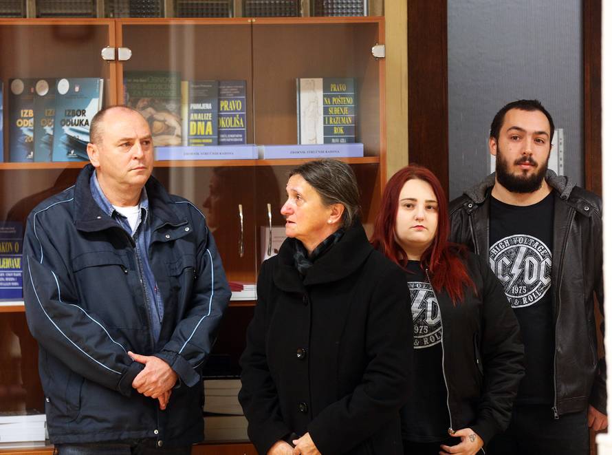 'Teta Jasmina gurnula je djeda Fredija, proletio je kroz staklo'