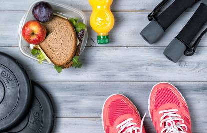 Jednostavne rutine koje su ljudima pomogle smršavjeti: Hodanje, manji tanjuri i porcije