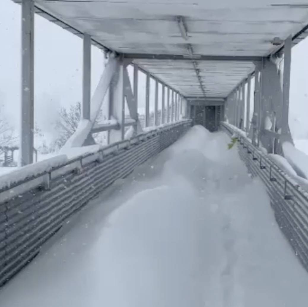 Diljem BiH zbog snježnog nevremena otežan promet, nema nastave u Kupresu
