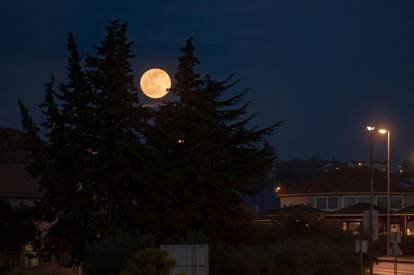 FOTO Pogledajte divne prizore ne nebu: Noćas je pun mjesec