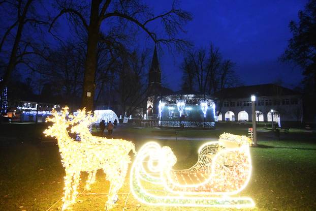 Božićni ugođaj na adventu u Slatini