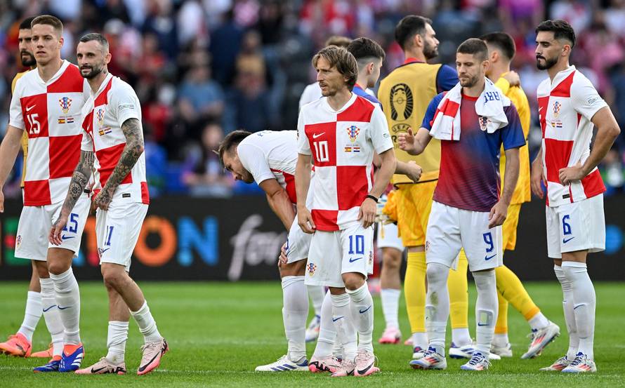 Berlin: Razočarani nogometaši Hrvatske nakon poraza od Španjolske u 1. kolu skupine B na Europskom prvenstvu
