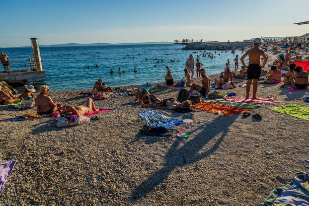 Split: Ljetni ugođaj na novouređenoj plaži Žnjan