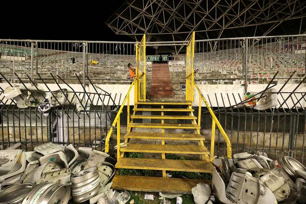 Split: Razbijene stolice nakon sukoba Torcide i policije 