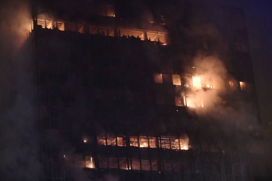 Zagreb: Pozar u Vjesnikovom neboderu