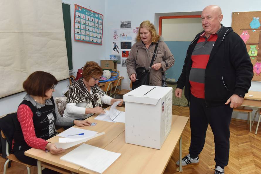 Šibenik: Građani već od 7 sati biraju predsjednika Republike Hrvatske