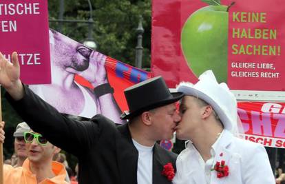 Prvo gej vjenčanje u Hrvatskoj, kod matičara će svirati Elton