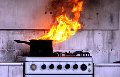 Zagorena hrana može započeti požar, a pepeo je dugo zapaljiv