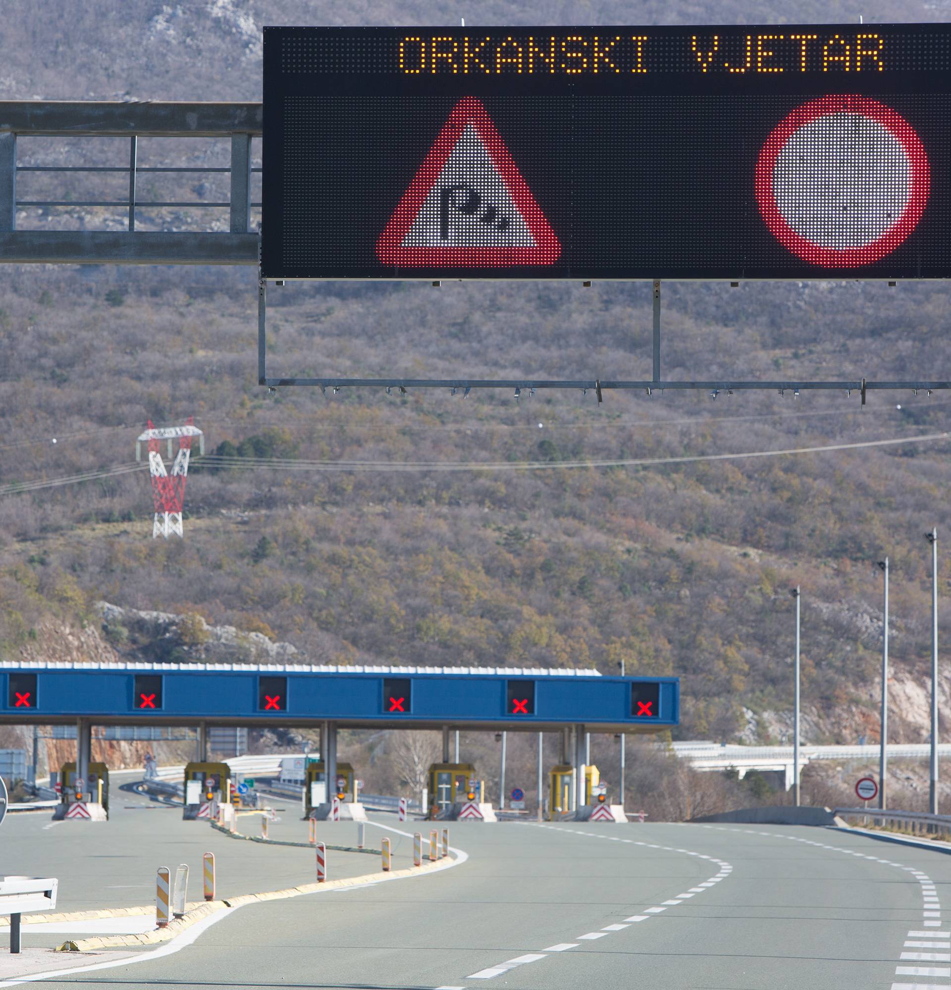 Vozači, oprez: Ceste zatvorene zbog jakog vjetra na Jadranu