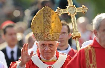 Papa Benedikt u Lourdesu: Ljubav je snažnija od zla