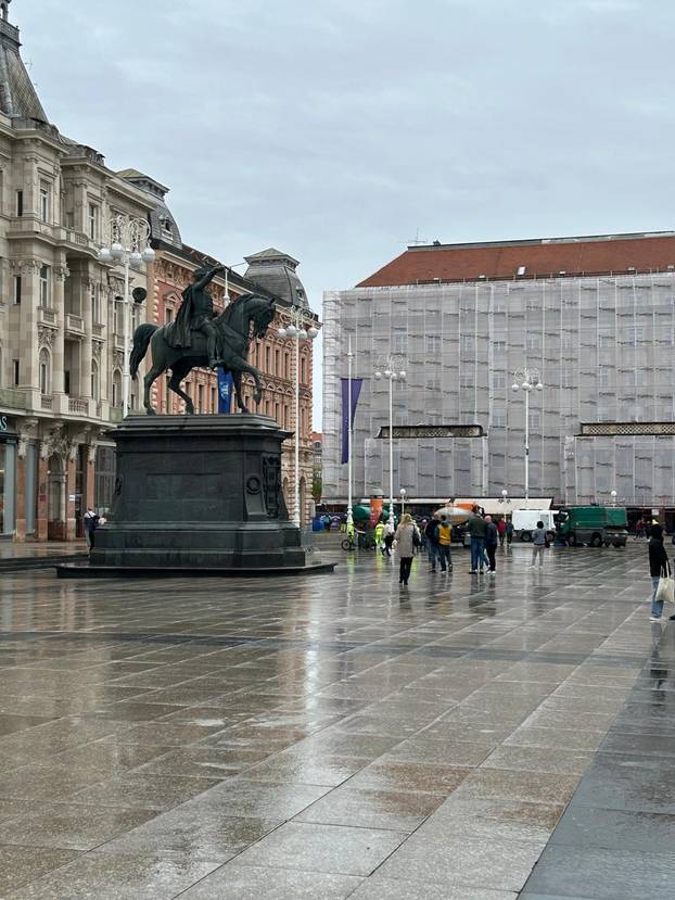 FOTO Ovo je Trg u Zagrebu nakon što su otišli maturanti