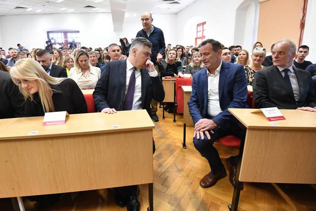 Vara&zcaron;din: Predsjednik posjetio Fakultet organizacije i informatike i odr&zcaron;ao predavanje