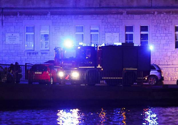 Trogir: Autom se zabio u parkirana vozila i poginuo