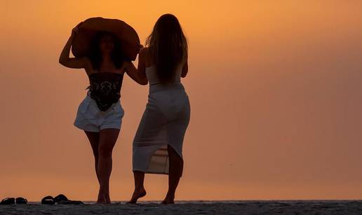 FOTO Spektakl u bojama: Turisti odu&scaron;evljeni zalaskom u Zadru