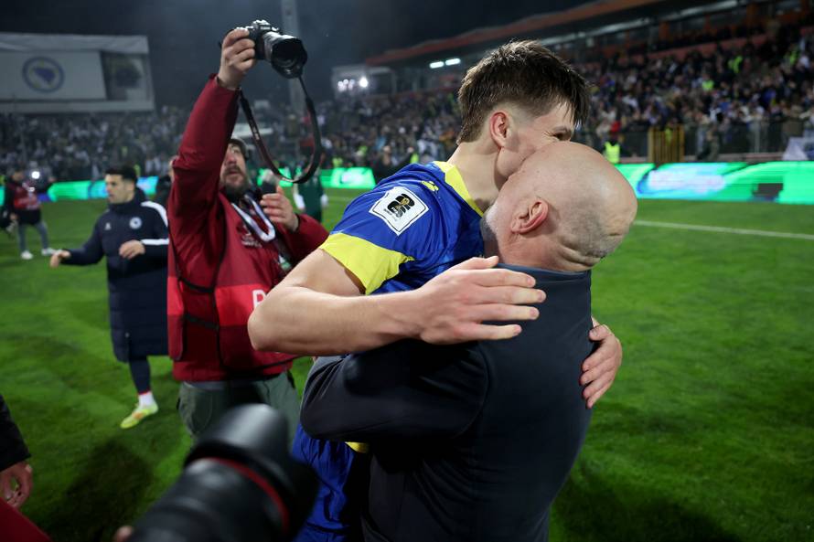 Zenica: Slavlje igrača Bosne i Hercegovine nakon što su svladali Italiju jedanaestercima