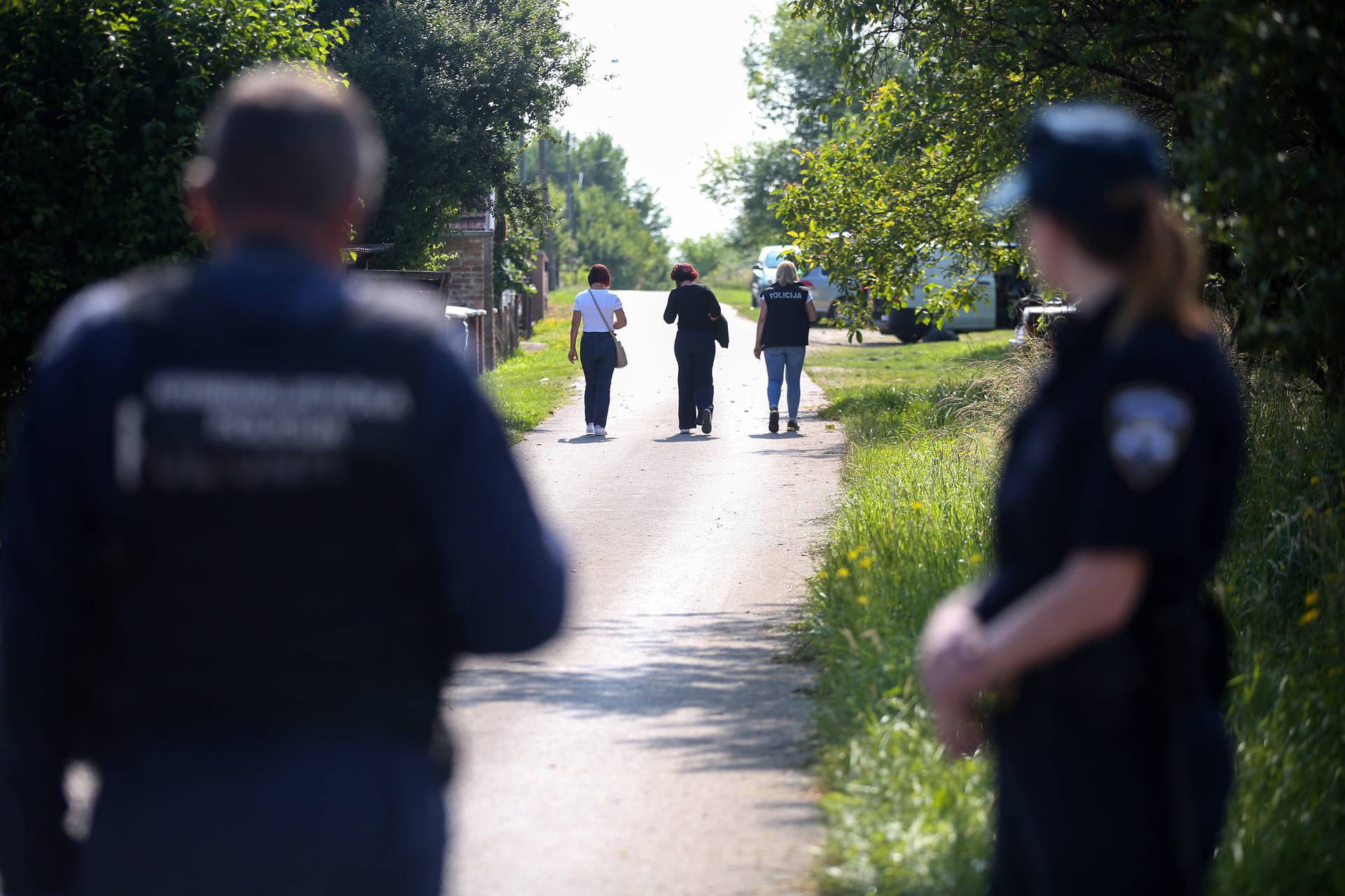 Sisak: Policija obavlja očevid na mjestu sinoćne pucnjave