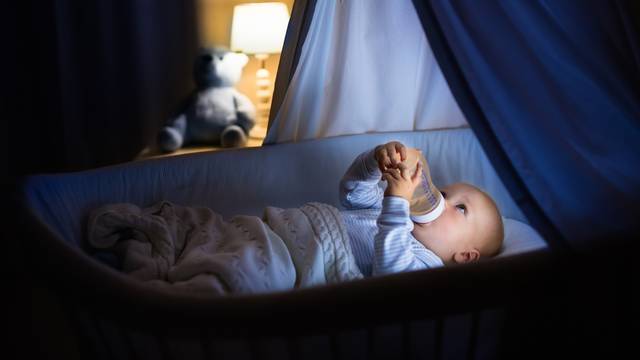 Noćna hranjenja: Ne bude se bebe samo zato što su gladne
