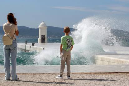 FOTO Jugo u Zadru uzburkalo more! Turiste oduševio prizor