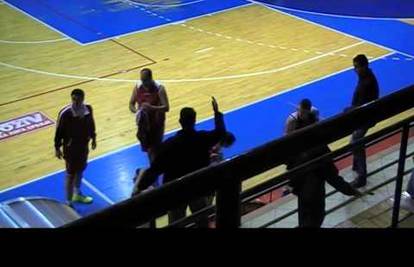 Skandalozne scene iz Srbije: Košarkaši pretukli suca u Nišu