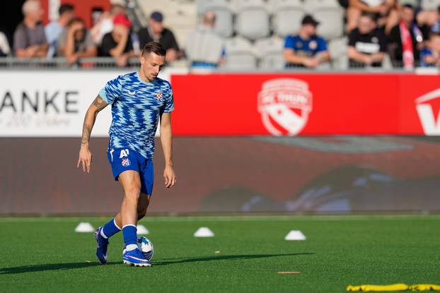 Thun: Zagrijavanje igrača prije početka utakmice FC Thun - GNK Dinamo