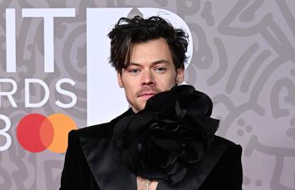 Harry Styles širi svoj brend: Želi predstaviti novi parfem koji će imati miris 'ljudskog dodira'