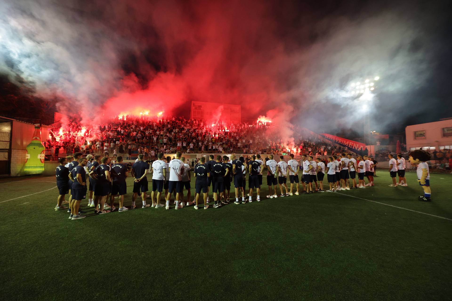 Split: Torcida kup, druženje navijača i prve momčadi Hajduka