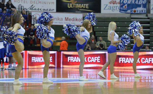 Zagreb: Cibonete zabavljale navija?e na utakmici Cibona - Zadar