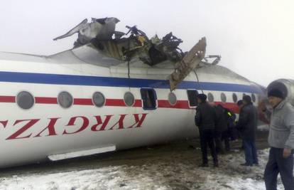 Avion izletio s piste, prevrnuo se i zapalio, nitko nije poginuo