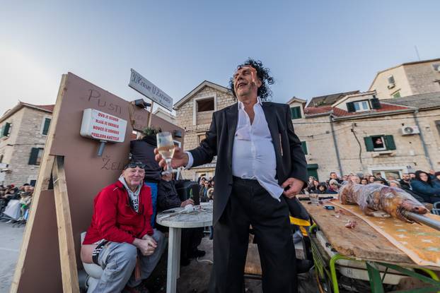 Tito i Ante Pavelić spaljeni kao Krnje u Kaštel Starom