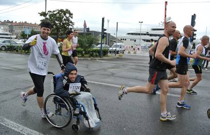 Trijumf prijateljstva: Istrčao je polumaraton gurajući prijatelja 