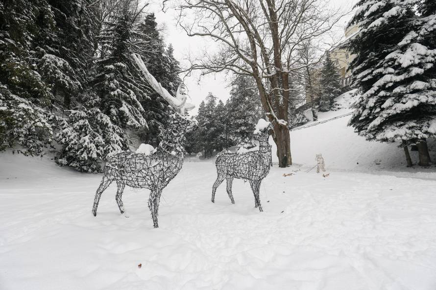 Trakošćan: Zaleđeno jezero Trakošćan stvara magičnu zimsku sliku