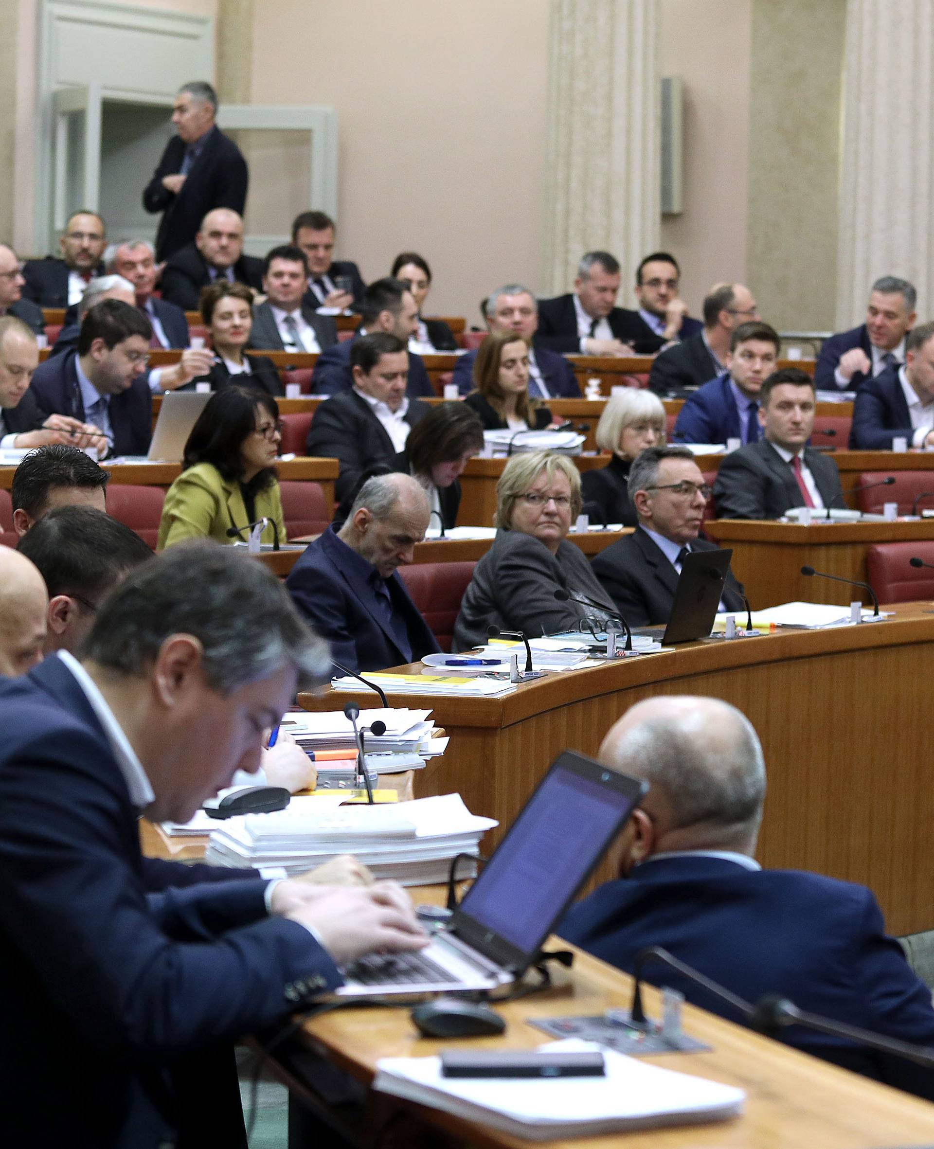 Šok u Saboru: Zastupnici će morati raditi već u ponedjeljak