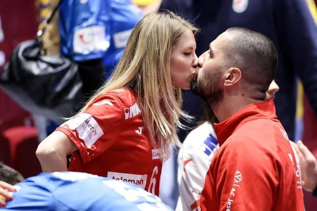 Malmo: Hrvatski rukometaši ipak najviše vole proslavu ulaska u polufinale uz poljupce svojih partnerica i zagrljaje obitelji